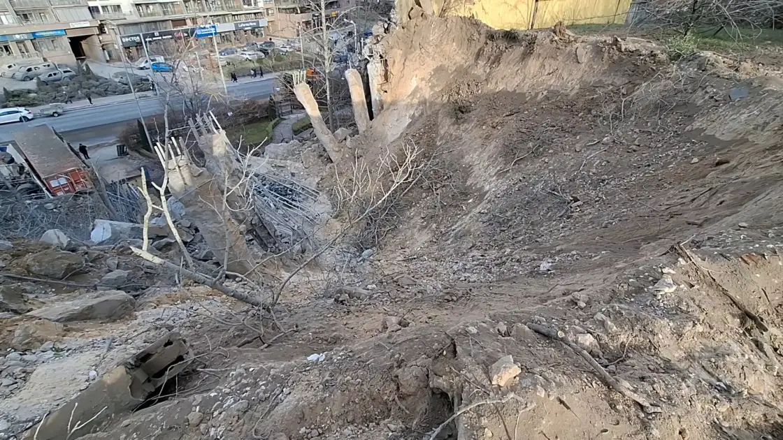 Kiyevə raket hücumu zamanı Azərbaycanın Ukraynadakı səfirliyinə ciddi ziyan dəyib - FOTO - Foto 5