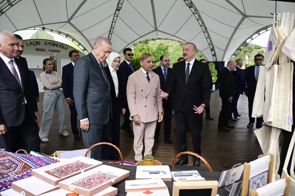 Azərbaycan və Türkiyə prezidentləri, Pakistanın Baş naziri Laçın şəhərində seyrəngahda olublar - FOTO - Foto 18