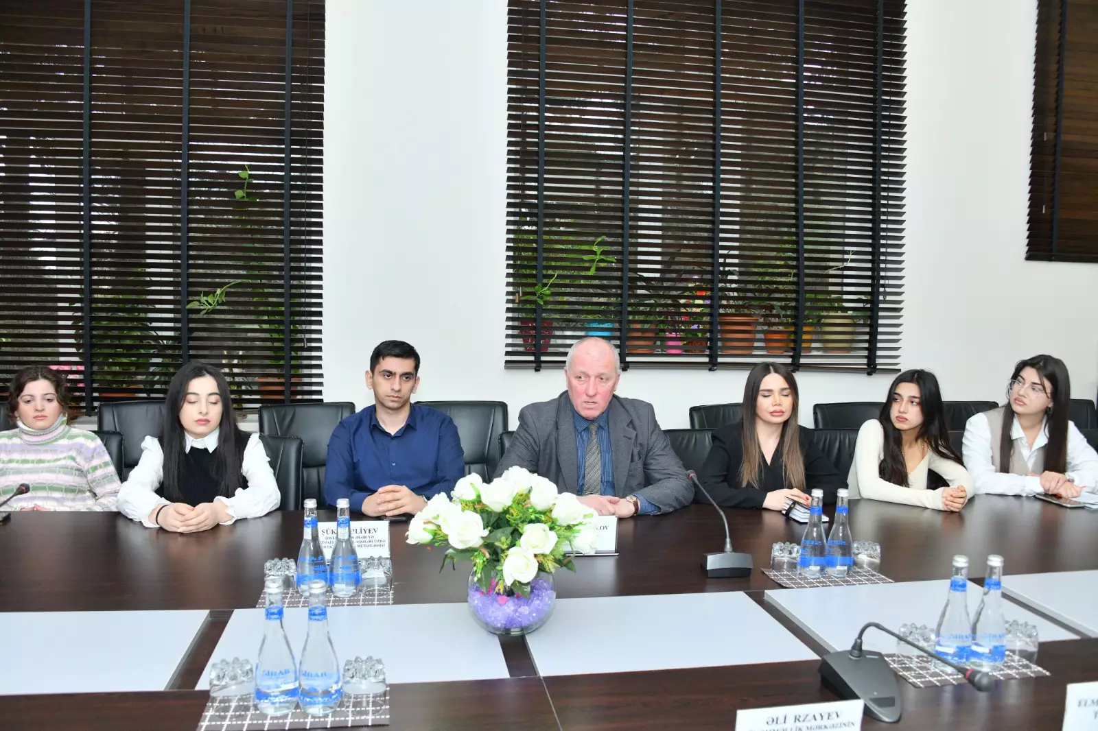SDU-nun Mükəmməllik Mərkəzi tərəfindən “Xocalıya ədalət” adlı dəyirmi masa keçirilib - FOTO - Foto 2