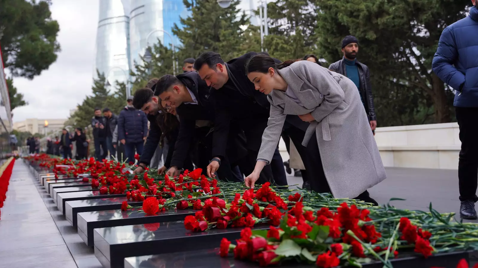 Azərbaycan Könüllüləri 20 Yanvar Şəhidlərinin xatirəsini ehtiramla anıblar - FOTO - Foto 2