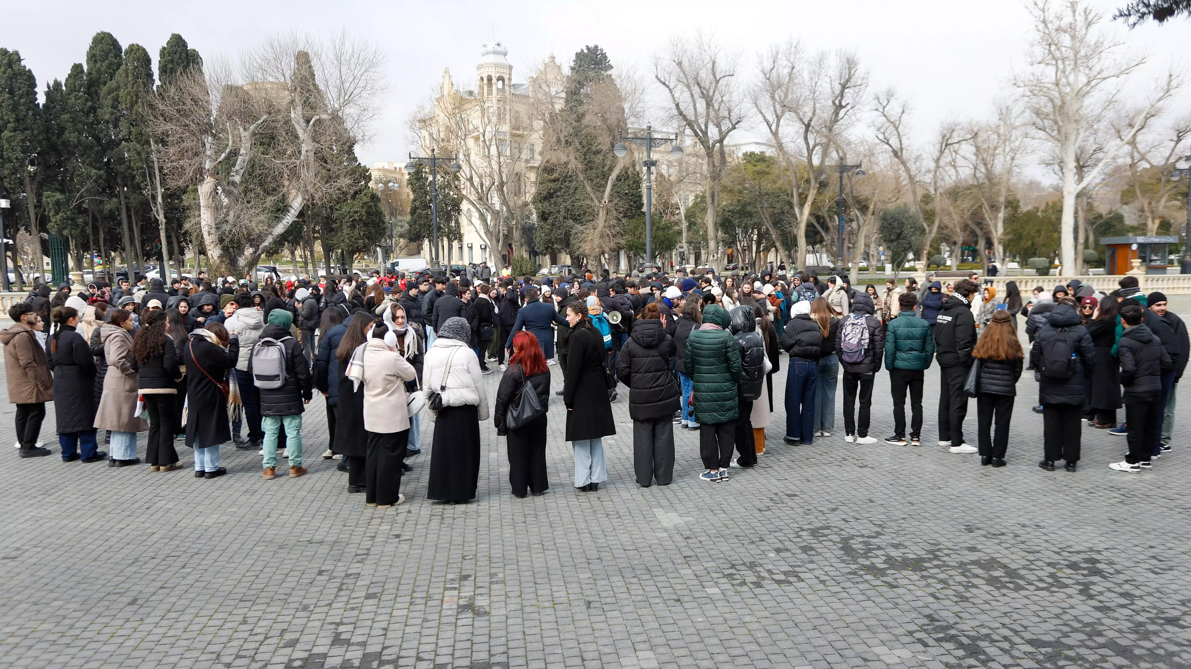 Azərbaycan Könüllülərinin iştirakı ilə “Xocalı 33 il” fləşmobu keçirilib - FOTO - Foto 6
