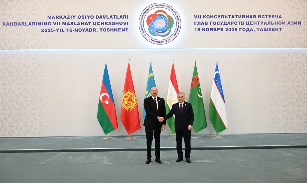 Prezident İlham Əliyev Daşkənddəki Konqres Mərkəzinə gəlib - FOTO - Foto 2