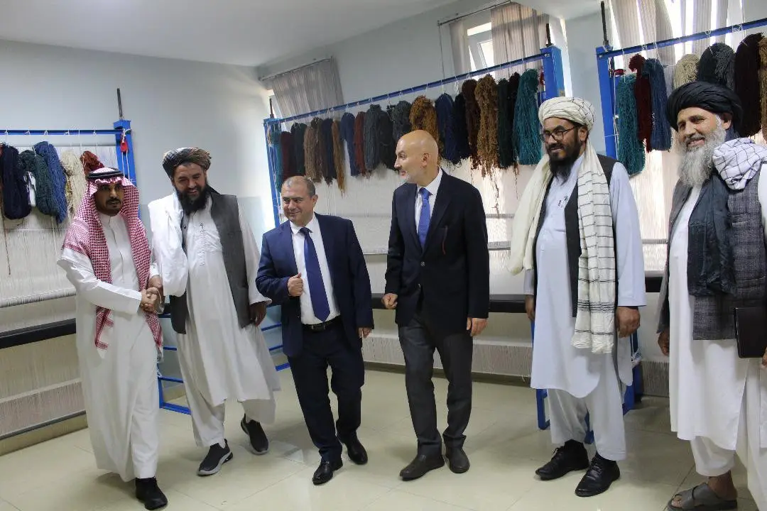Azərbaycanın dəstəyi ilə Əfqanıstanda qadınlar üçün xalçaçılıq üzrə tədris mərkəzi açılıb - Foto 3