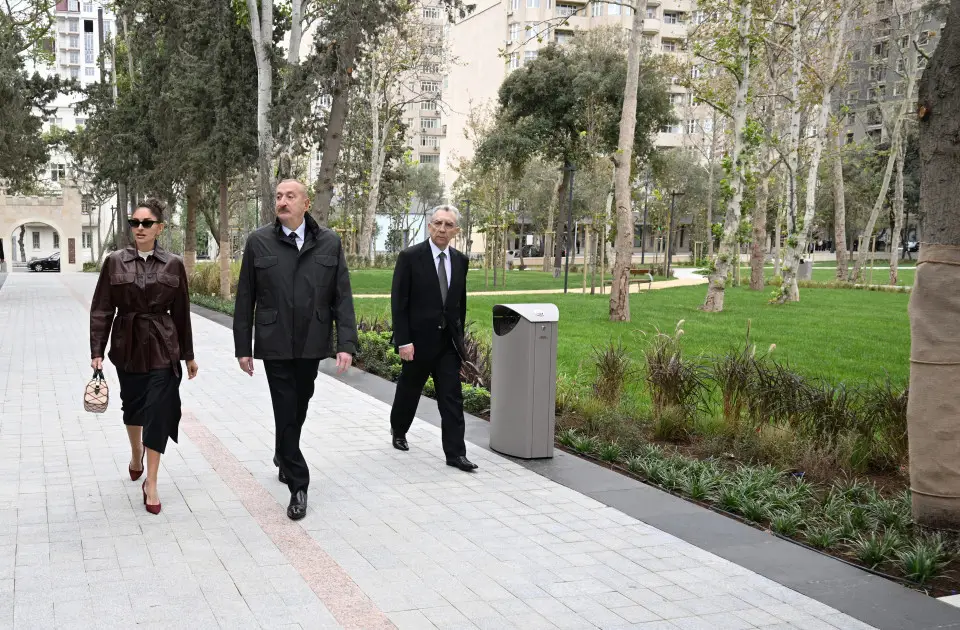 Prezident və birinci xanım Nərimanov rayonunda salınan yeni parkın açılışında iştirak ediblər - Foto 2