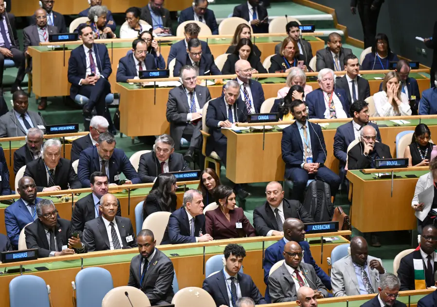 İlham Əliyev və birinci xanım Mehriban Əliyeva BMT-nin mənzil qərargahına gediblər - YENİLƏNİB - Foto 4