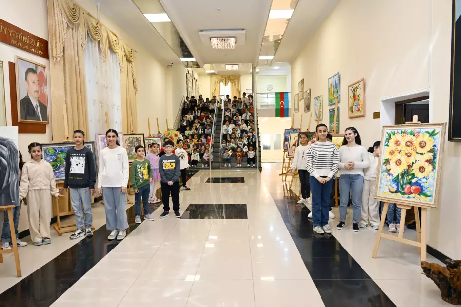 Mehriban Əliyeva və Leyla Əliyeva Bakıdakı 1 saylı körpələr evində və 1 saylı uşaq evi sosial xidmət müəssisəsində olublar - FOTO - Foto 13