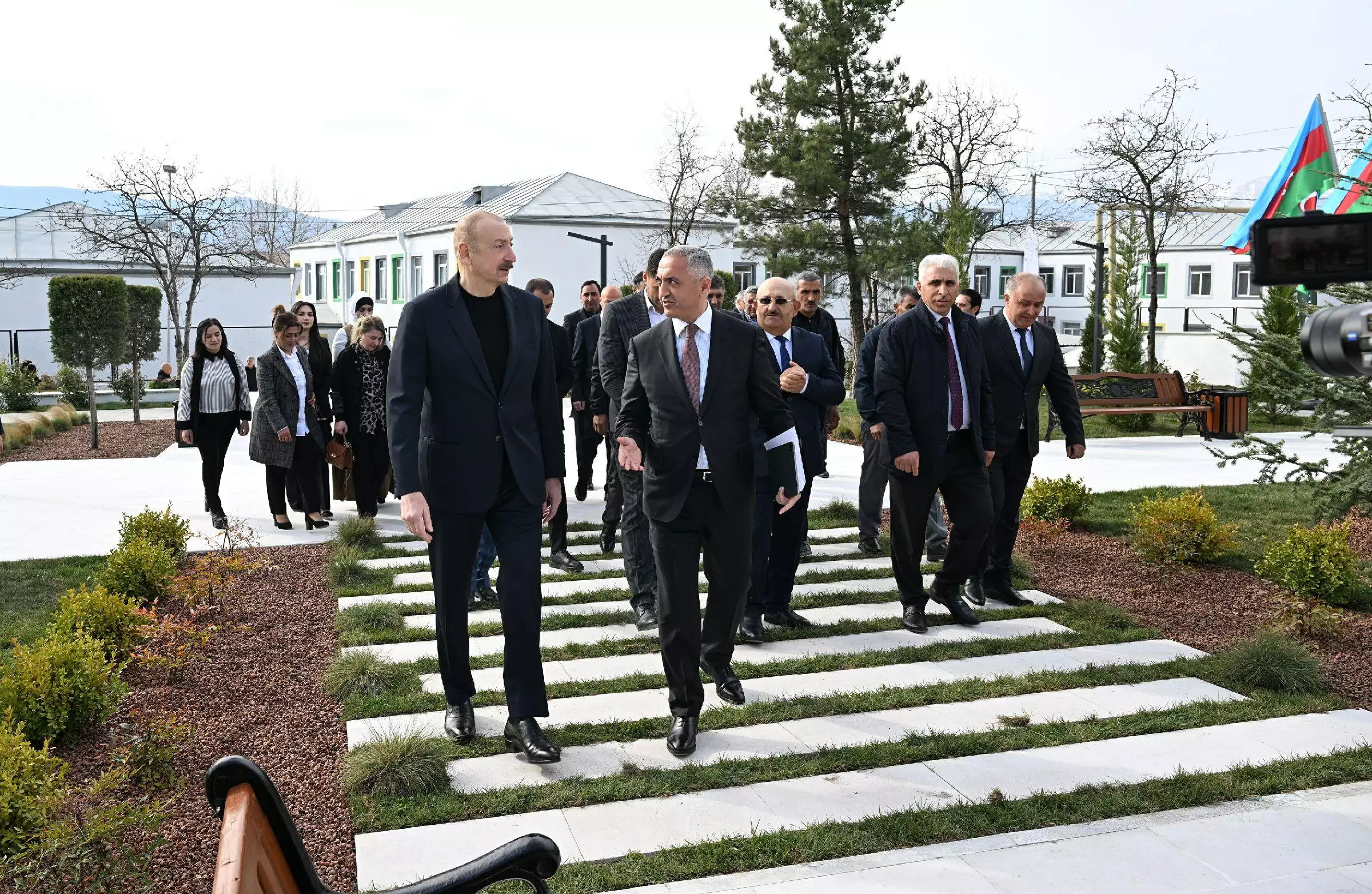 Prezident və xanımı Ağdərənin Həsənriz kəndində Novruz tonqalını alovlandırıblar - YENİLƏNİB+FOTO - Foto 14