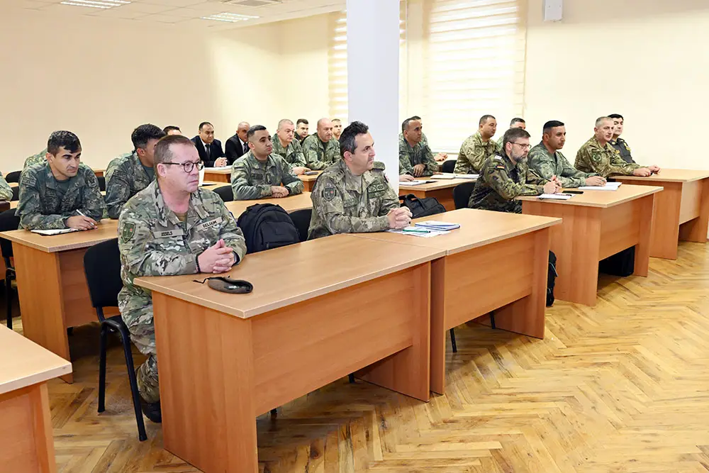 Bakıda NATO-nun mobil təlim qrupu tərəfindən kurs keçirilir - FOTO - Foto 2