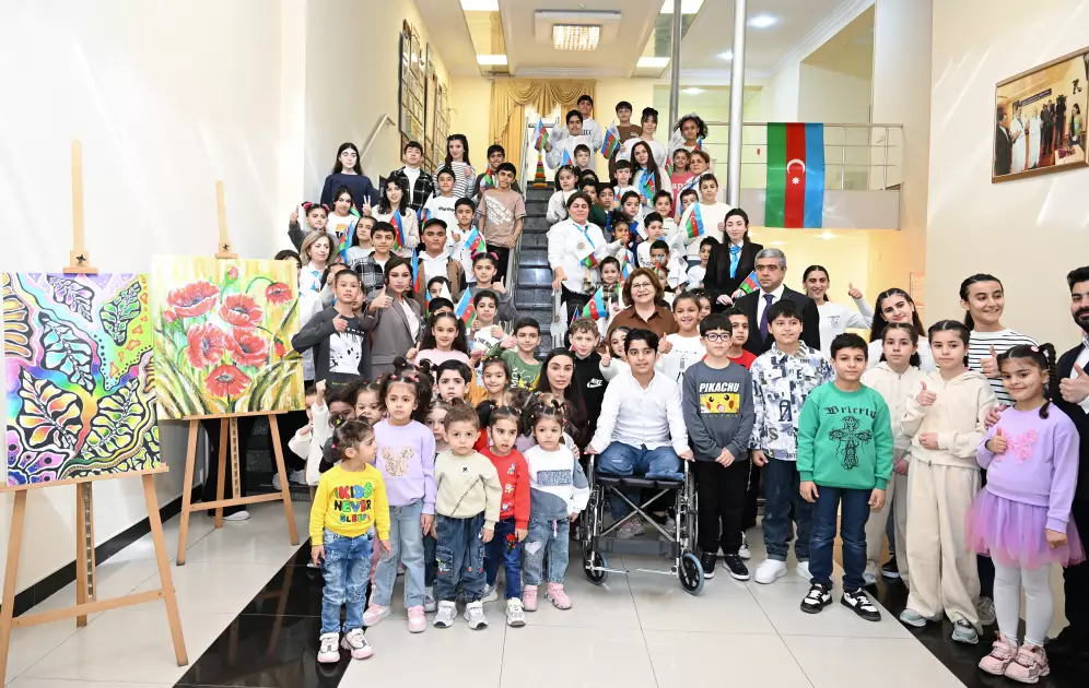 Mehriban Əliyeva və Leyla Əliyeva Bakıdakı 1 saylı körpələr evində və 1 saylı uşaq evi sosial xidmət müəssisəsində olublar - FOTO - Foto 10