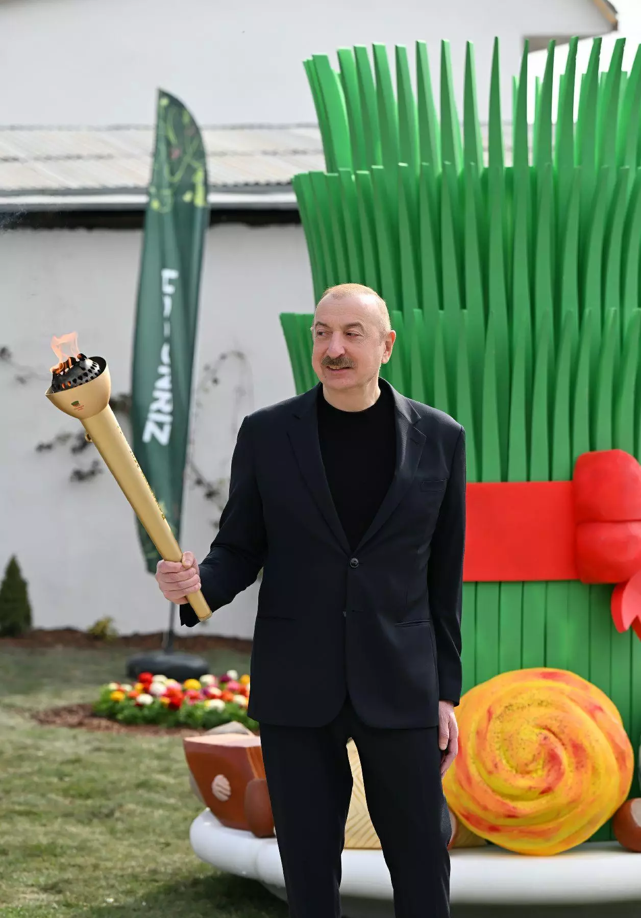 Prezident və xanımı Ağdərənin Həsənriz kəndində Novruz tonqalını alovlandırıblar - YENİLƏNİB+FOTO - Foto 9