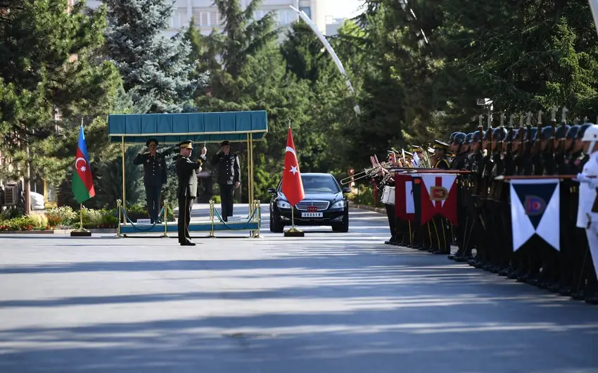 Azərbaycan-Türkiyə hərbi əməkdaşlığı müzakirə olunub - YENİLƏNİB - FOTO - Foto 2