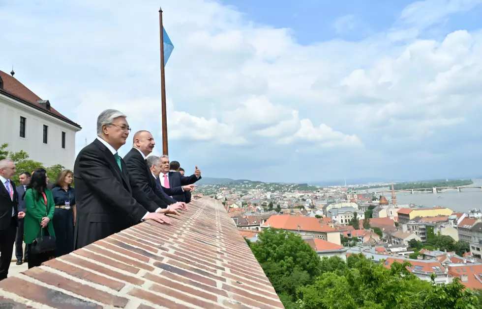 Budapeştdə Türk Dövlətləri Təşkilatının dövlət və hökumət başçılarının şərəfinə rəsmi lanç verilib - Foto 2