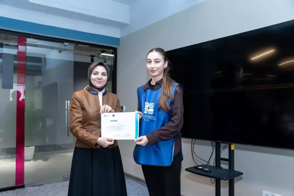 “Media savadlılığı” Həftəsi çərçivəsində könüllülər üzrə məsul şəxslər üçün təlim keçilib - FOTO - Foto 6