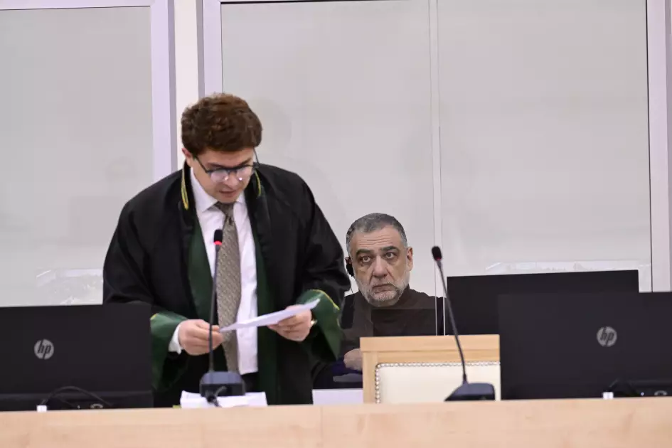 Müharibə və ağır cinayətlərdə təqsirləndirilən erməniəsilli şəxslərin məhkəməsi davam etdirilib - FOTO - Foto 4