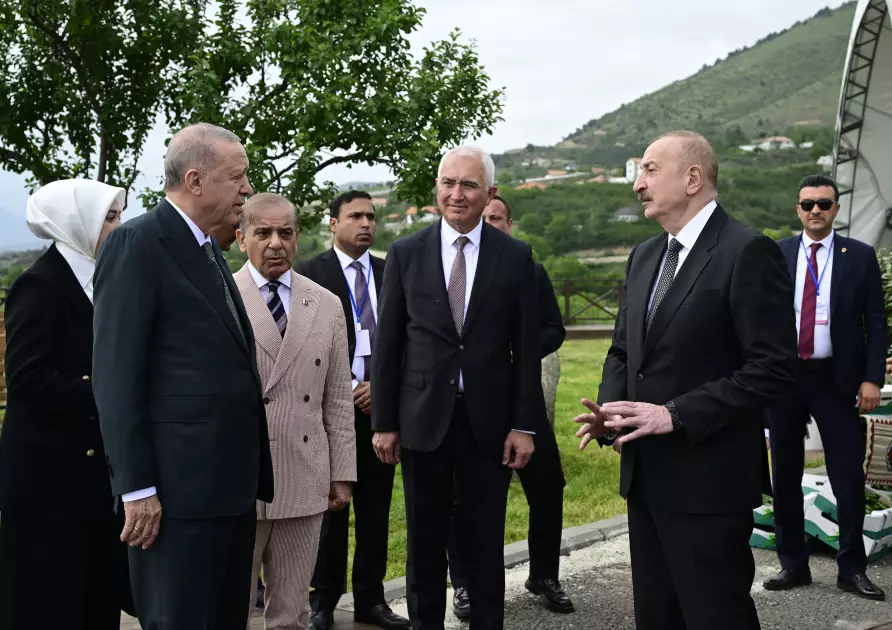 Azərbaycan və Türkiyə prezidentləri, Pakistanın Baş naziri Laçın şəhərində seyrəngahda olublar - FOTO - Foto 17