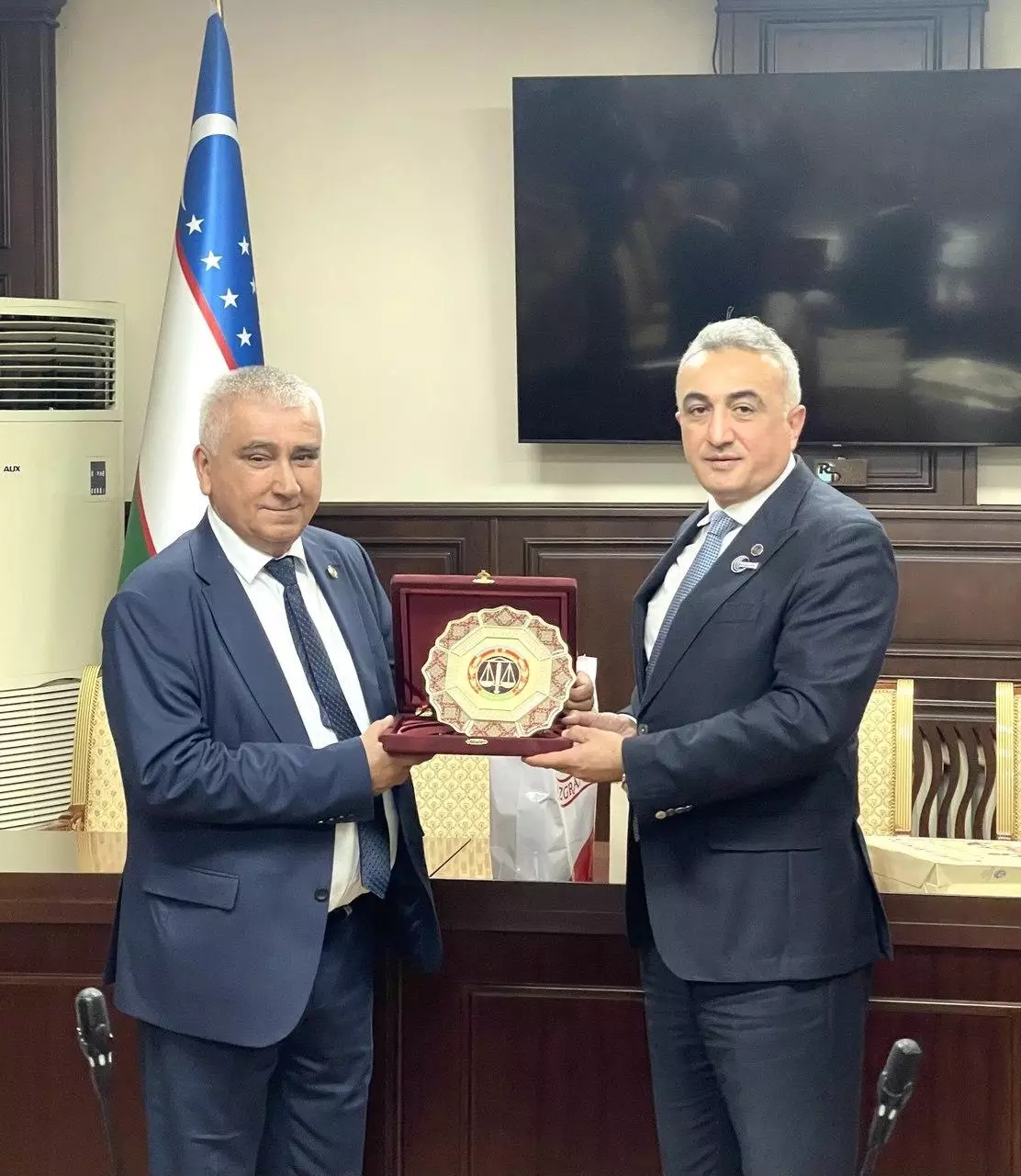 Vəkillər Kollegiyasının rəhbərliyi Özbəkistanda Beynəlxalq Hüquq Forumunda iştirak edib - FOTO - Foto 8