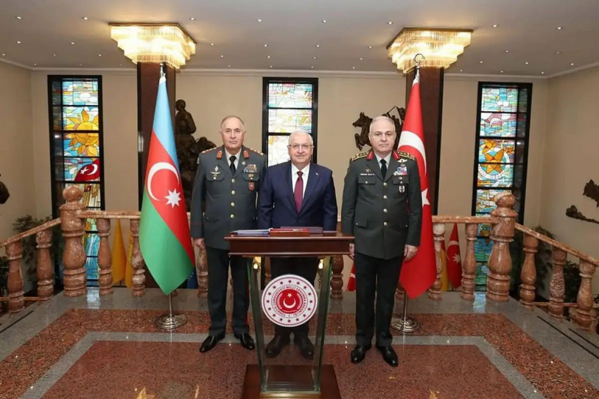 Azərbaycan-Türkiyə hərbi əməkdaşlığı müzakirə olunub - YENİLƏNİB - FOTO - Foto 7
