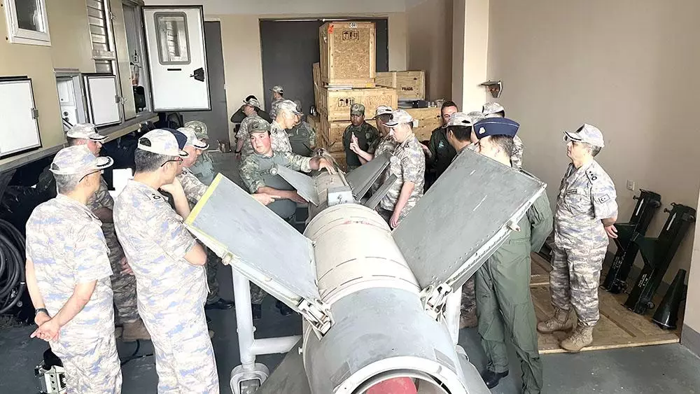 Türkiyəli prorektor Azərbaycanda dəniz əməliyyatları mərkəzinə və döyüş gəmilərinə baş çəkib - FOTO - Foto 2