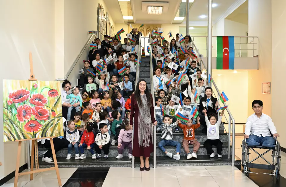 Mehriban Əliyeva və Leyla Əliyeva Bakıdakı 1 saylı körpələr evində və 1 saylı uşaq evi sosial xidmət müəssisəsində olublar - FOTO - Foto 3