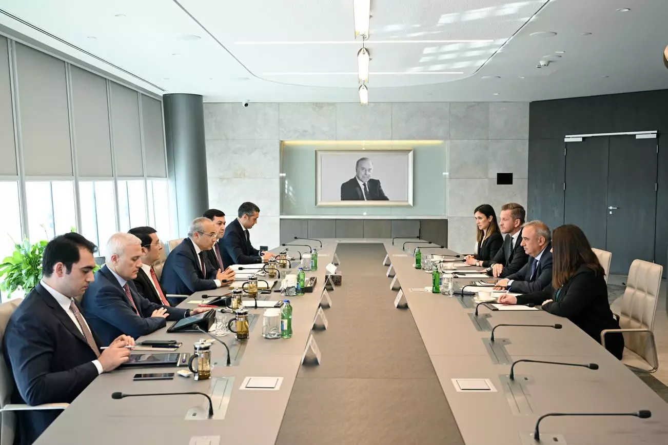 İqtisadiyyat Nazirliyi "Carlsberg Azerbaijan"la tam yerli istehsalın təmin edilməsinə dair memorandum imzalayıb - FOTO - Foto 2
