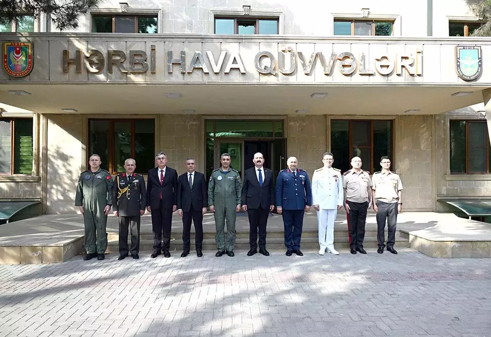 Türkiyəli prorektor Azərbaycanda dəniz əməliyyatları mərkəzinə və döyüş gəmilərinə baş çəkib - FOTO - Foto 3