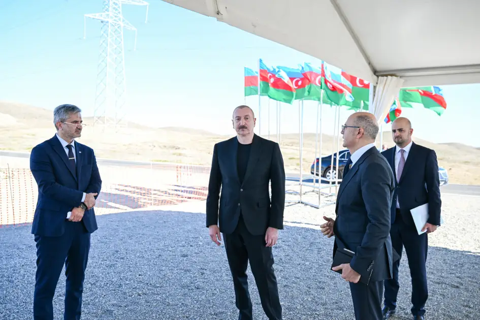 İlham Əliyev Cəbrayılın Şahvəlli kəndində "Şəms" və "Üfüq" Günəş Elektrik stansiyalarının təməlini qoyub - Foto 2
