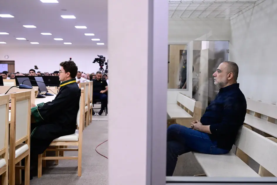 Ruben Vardanyanın məhkəməsində zərərçəkmişlər və zərərçəkmişlərin hüquqi varisləri ifadə veriblər - FOTO - Foto 2