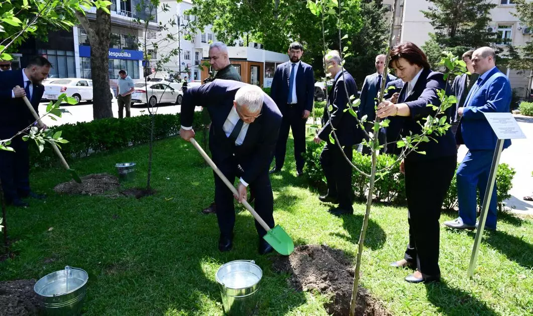 Ukraynanın xarici işlər naziri Bakıda Zəfər parkını və Şəhidlər xiyabanını ziyarət edib - FOTO - Foto 10