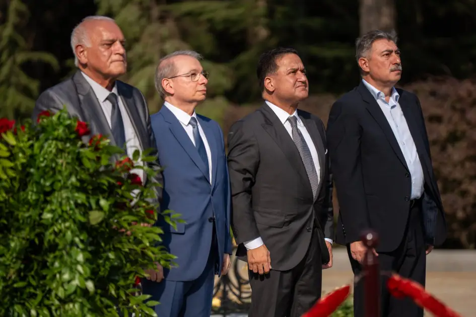 Media nümayəndələri Fəxri xiyaban, Zərdabinin məzarı və Zəfər parkını ziyarət ediblər - FOTO - Foto 7