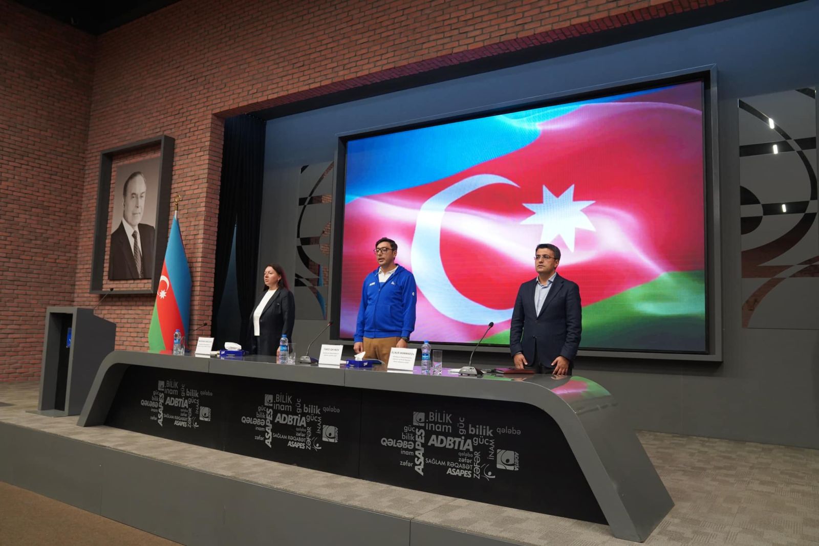 Fərid Qayıbov idmançılar və məşqçilərlə görüşdü