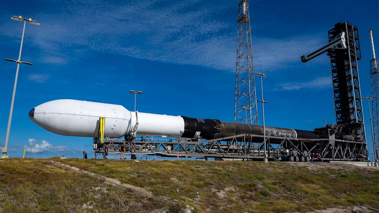 “SpaceX” şirkəti yük gəmisinin kosmosa buraxılmasını təxirə salıb