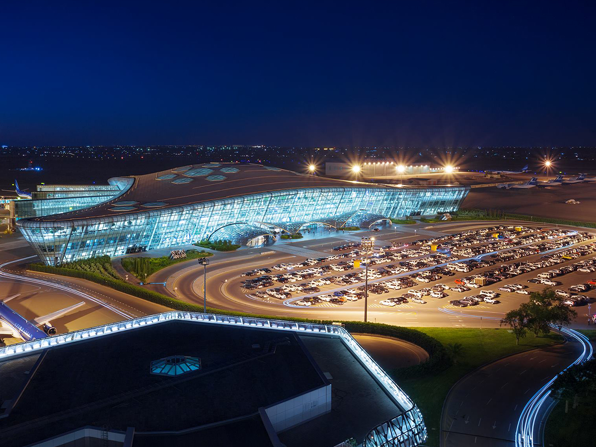 Beynəlxalq aviaşirkətlər məcburi eniş üçün Bakı aeroportuna üz tutub