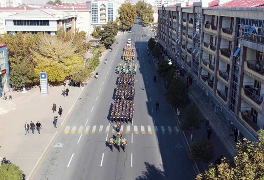 Naxçıvan şəhərində hərbi yürüş keçirilib