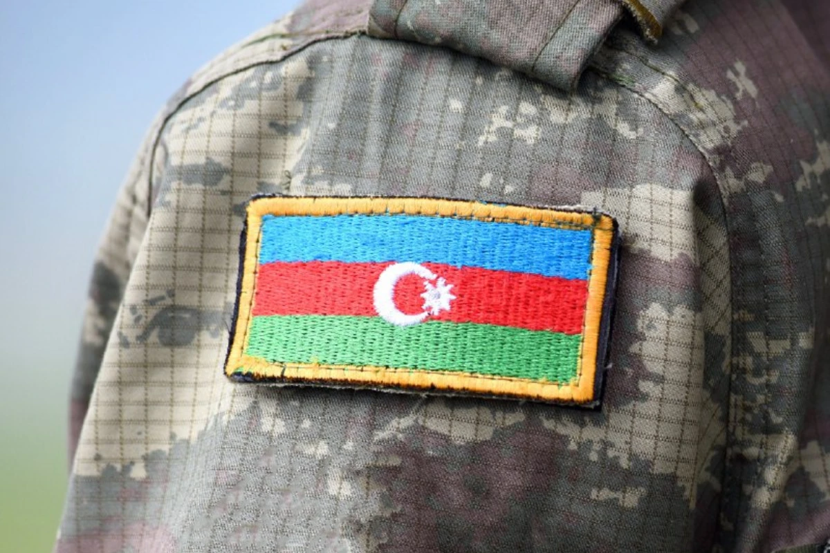 Yevlaxda hərbçilərin olduğu avtomobil qəzaya düşdü - FOTO