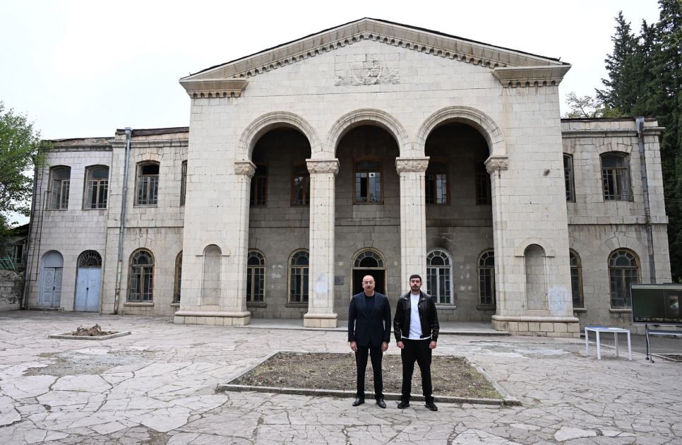 Prezident İlham Əliyev Xankəndi Dövlət Dram Teatrının binasında görüləcək işlərlə tanış olub - YENİLƏNİB - FOTO