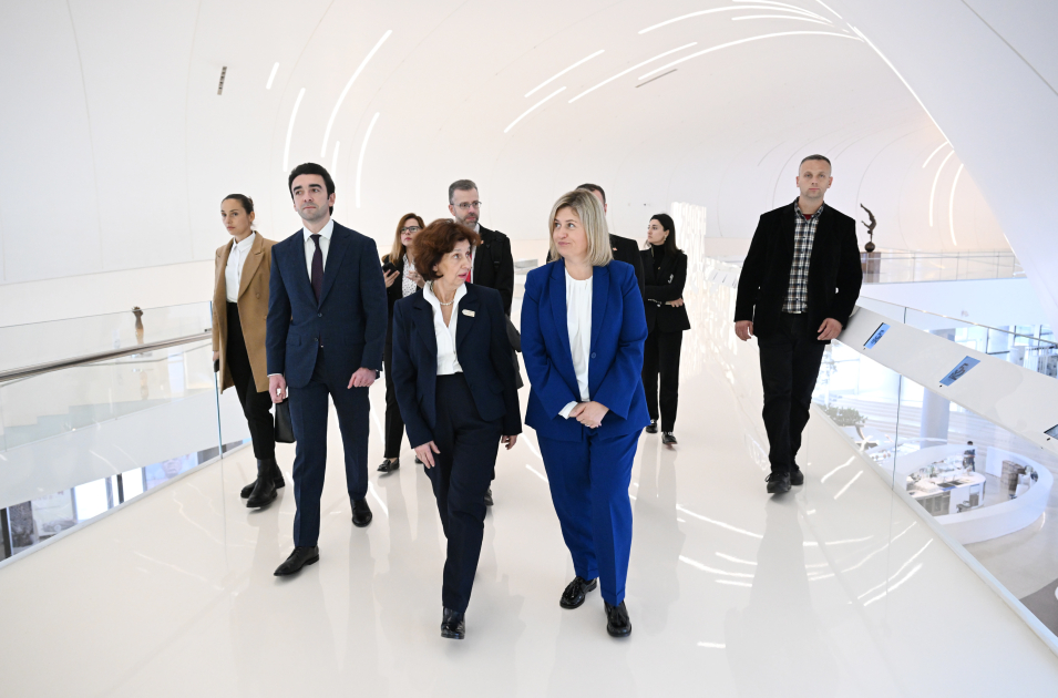 Şimali Makedoniyanın Prezidenti Heydər Əliyev Mərkəzində olub - FOTO