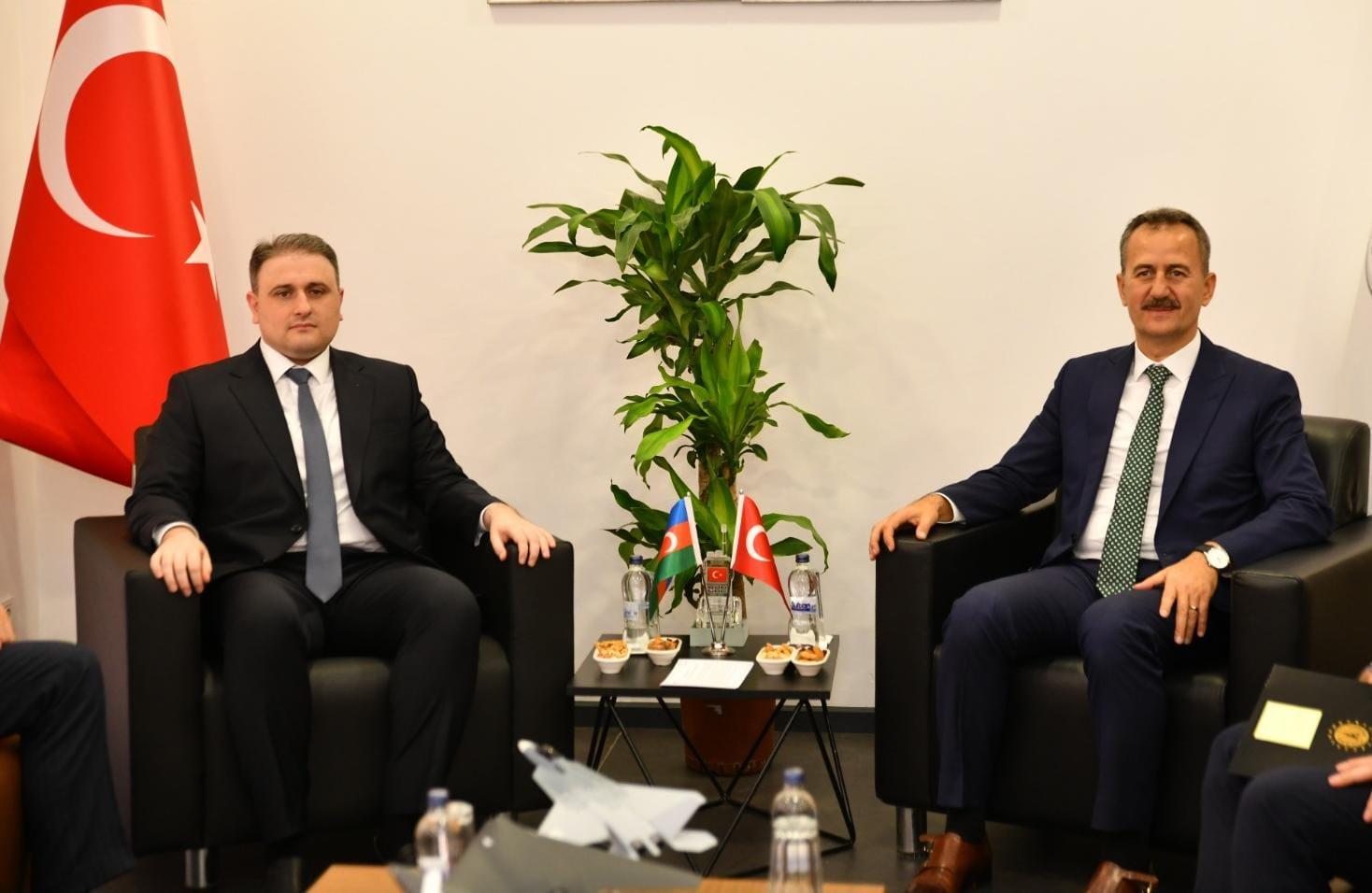 Azərbaycan-Türkiyə hərbi-texniki əlaqələrinin genişləndirilməsi müzakirə olunub - FOTO