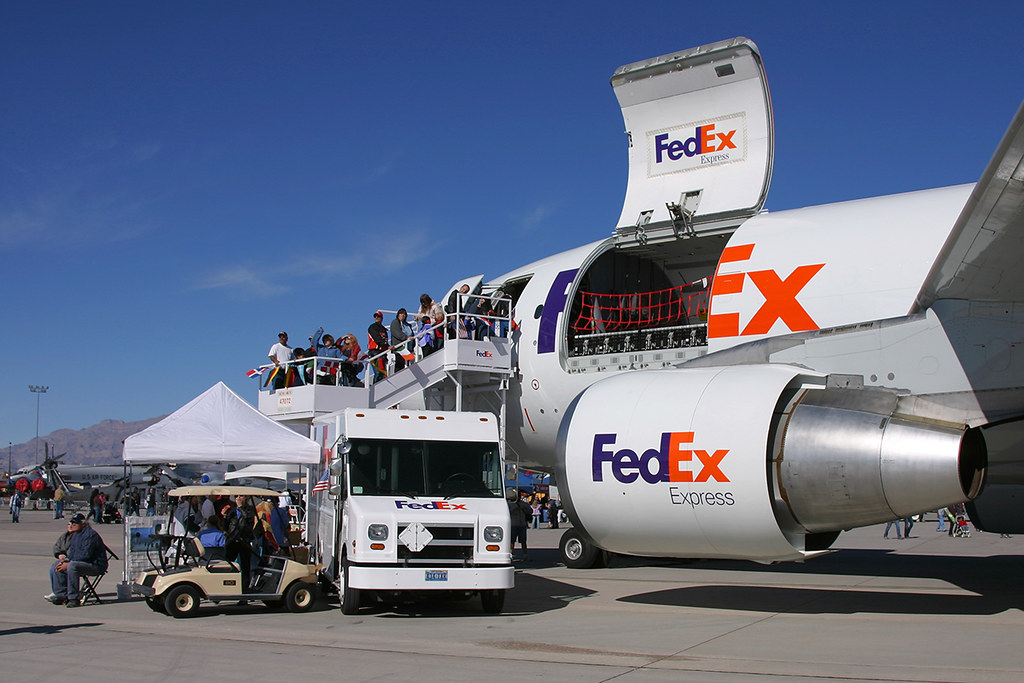 "FedEx"in xalis mənfəəti 27% azaldı