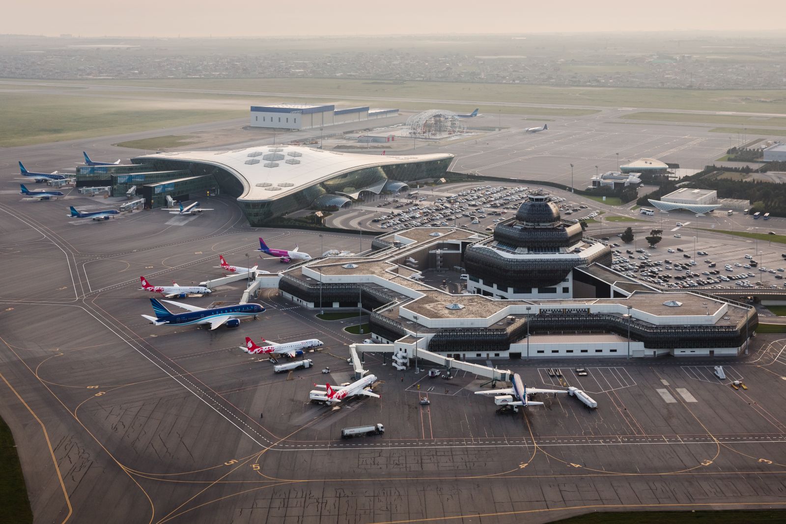 Aeroporta gedənlərin nəzərinə: Bu qadağalar qüvvəyə mindi - FOTO