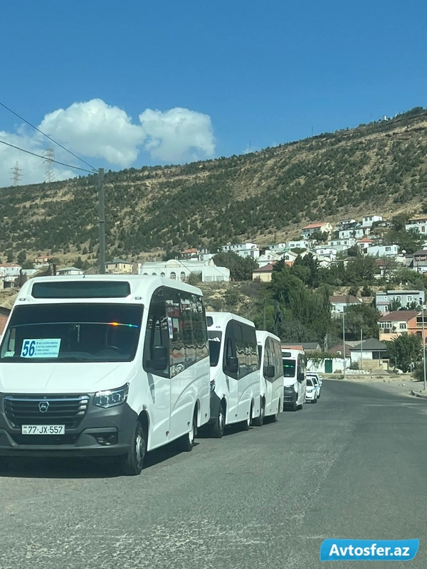 Bakıda sahibkar yeni gətirilən avtobusların təkərlərini deşdi - FOTO