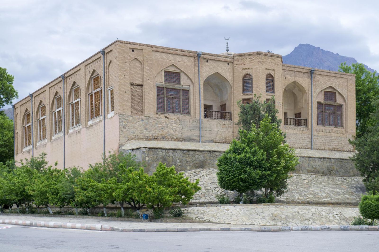 Vasif Talıbovun dövründə yarımçıq qalmış tarixi məscidin bərpasına başlanılır