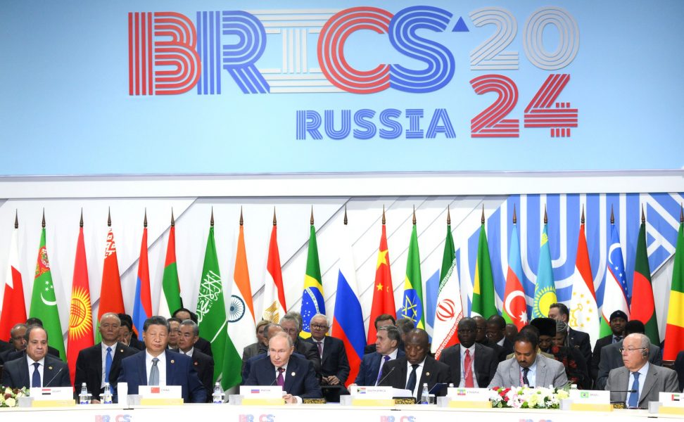Putin BRİCS çərçivəsində SWIFT-in alternativindən danışıb