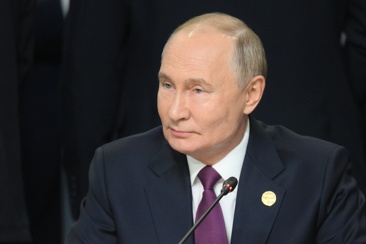 Putin: Ukrayna ordusunun komandirləri öz əsgərlərini güllələyirlər