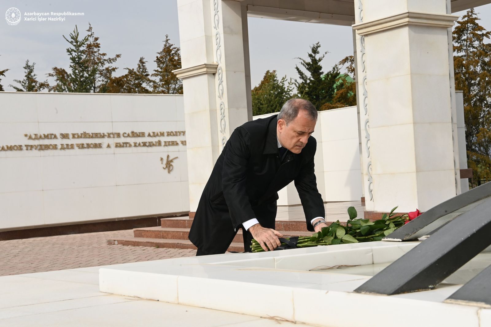 Ceyhun Bayramov Bişkekdəki Ata-Beyit Memorial Kompleksini ziyarət edib