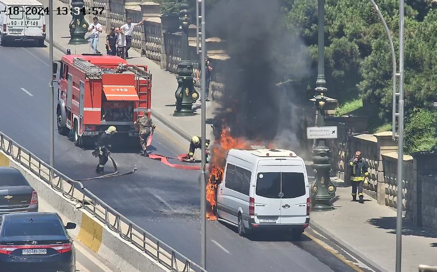 Bakıda mikroavtobus yanıb, yolda sıxlıq yaranıb - YENİLƏNİB