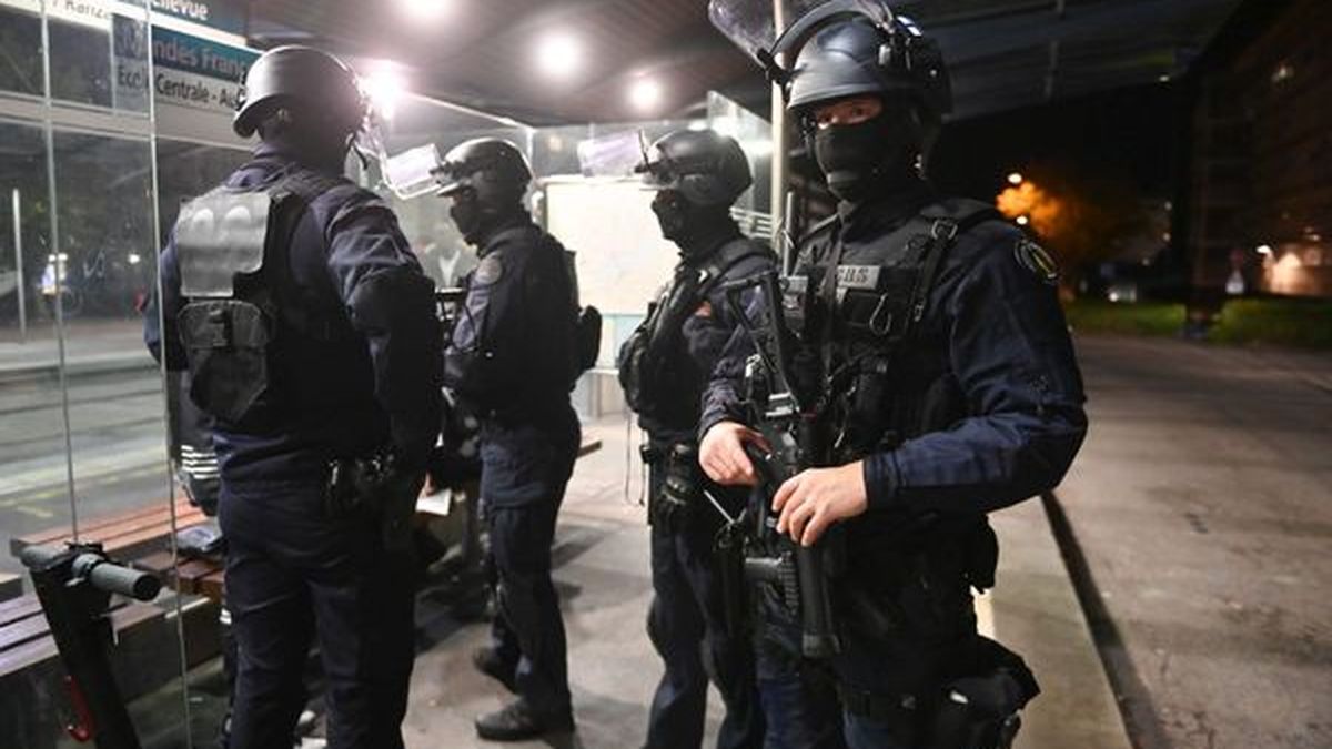 Fransa etirazları yatırtmaq üçün bu bölgəyə xüsusi təyinatlılarını göndərdi - VİDEO