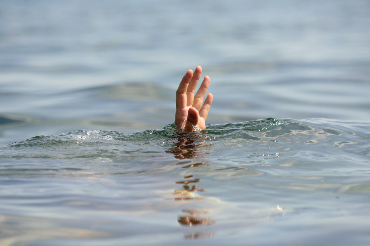 13 yaşlı uşaq ehtiyatsızlıqdan Ceyranbatan su kanalına düşüb - YENİLƏNİB