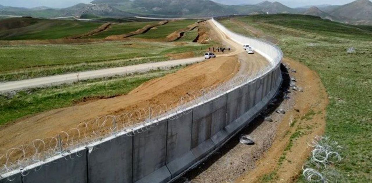 İran Əfqanıstan və Pakistanla sərhəddə divar tikməyə başlayıb