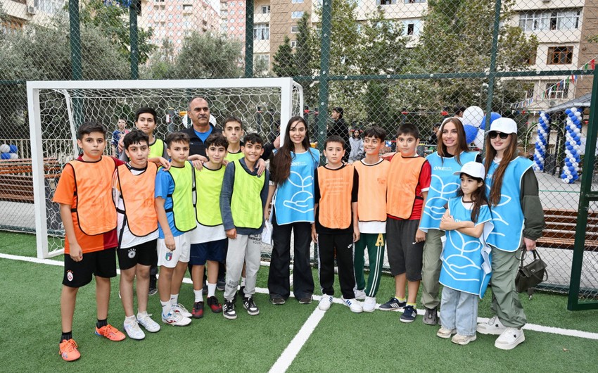 Bakıda yenilənmiş növbəti həyət sakinlərin istifadəsinə verilib - FOTO