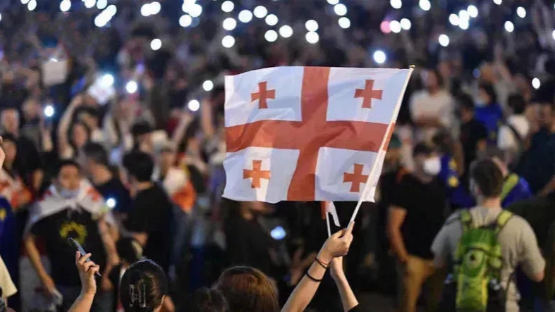 Tbilisidə müxalifət tərəfdarlarının yürüyüşü başlayıb
